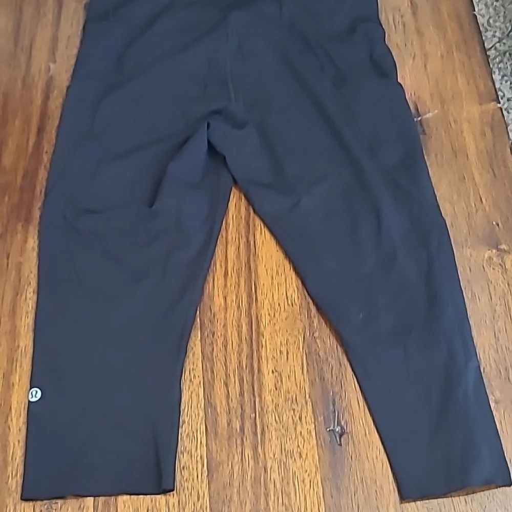 Lululemon high rise crop legging Size 12. - Picture 1 of 6